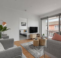 Heart of Ormond Apartment by Ready Set Host - Accommodation Port Macquarie