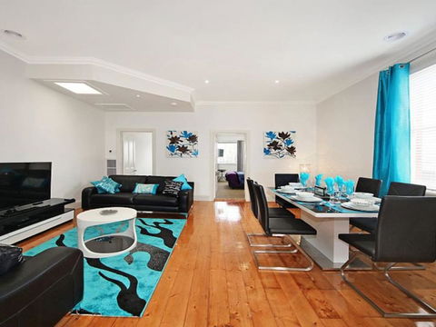 Hidden Gem In Cafe Strip! Chadstone + King Bed - Accommodation Port Macquarie 0