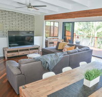 Hideaway At Hodgens Walk to Beach Happy Valley and Bulcock St With Backyard - Accommodation Port Macquarie