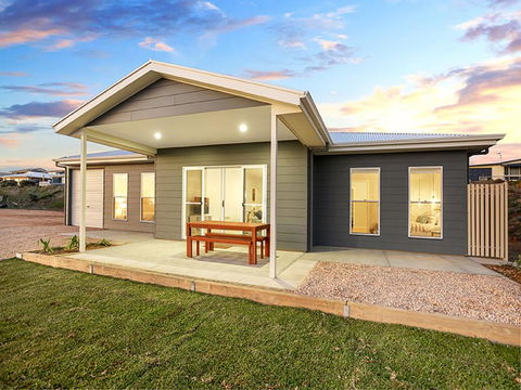 High Tide - Wallaroo Beachfront Property - Pet-Friendly - Accommodation Port Macquarie 1