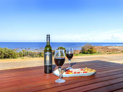 High Tide - Wallaroo Beachfront Property - Pet-Friendly - Accommodation Port Macquarie 0