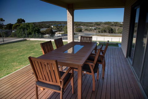 Highview On Victoria Coffin Bay - Accommodation Port Macquarie 1