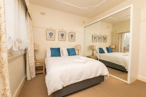 Hillside Cottage  Comfy, Spacious, Walk To CBD & Stannies - Accommodation Port Macquarie 3