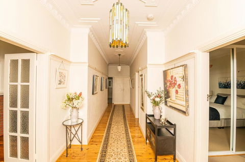 Hillside Cottage  Comfy, Spacious, Walk To CBD & Stannies - Accommodation Port Macquarie 0