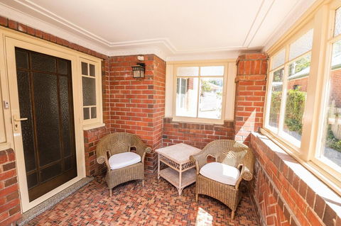 Hillside Cottage  Comfy, Spacious, Walk To CBD & Stannies - Accommodation Port Macquarie 2