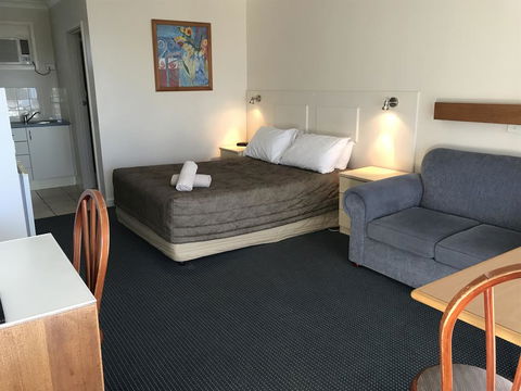 Holiday Lodge Motor Inn - Accommodation Port Macquarie 1