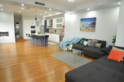 Home Away From Home Newly Built And Spacious - Accommodation Port Macquarie 1