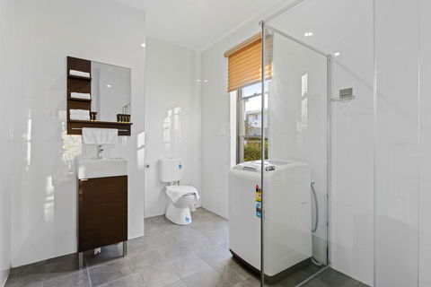 HomeHotel Cozy Duplex In Serene And Leafy Suburb - Accommodation Port Macquarie 0