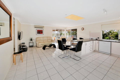 Hook Wine And Sinker Hervey Bay - Accommodation Port Macquarie 1