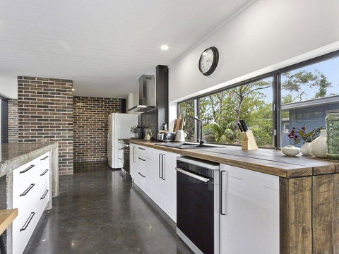 Horizons At Currarong - Architecturally Designed Beach House - Accommodation Port Macquarie 2