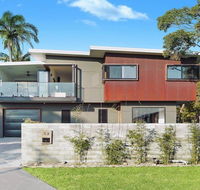 Horizons at Currarong - architecturally designed beach house - Accommodation Port Macquarie