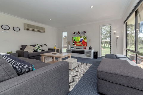Horizons Golf Club, Villa 124 - Accommodation Port Macquarie 1
