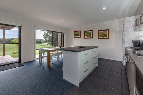 Horizons Golf Club, Villa 124 - Accommodation Port Macquarie 3