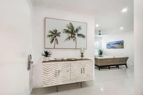 Island Views - Accommodation Port Macquarie 3