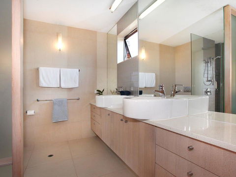 Jedda 5 - Oceanview 3 BDRM Penthouse With Rooftop Spa - Accommodation Port Macquarie 3