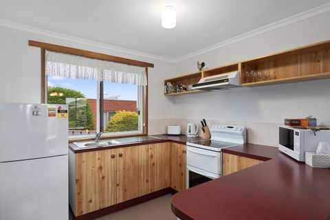 Josie Villa - Beautiful West Burnie: Long Or Short Term - Accommodation Port Macquarie 3