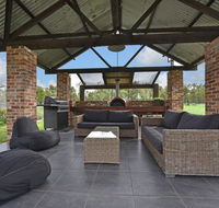 Kelman Cottage - tucked away with pool  native wildlife - Accommodation Port Macquarie