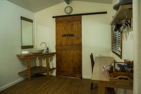 Kingfisher Cabin - Accommodation Port Macquarie 3