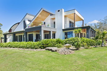 Kingspoint Resort with Accommodation Port Macquarie