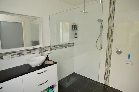 Kinsellas Water Views - Accommodation Port Macquarie 1