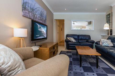 Kooringal, Unit 5/105 Soldiers Point Road - Accommodation Port Macquarie 2
