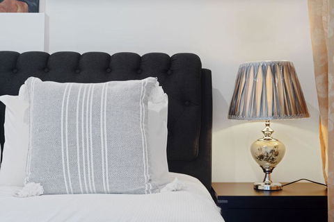 KOZYGURU Belrose Modern Designer 2 Bed + FREE Parking - Accommodation Port Macquarie 1