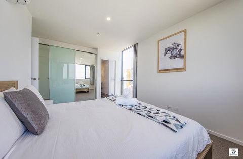 KOZYGURU BROADBEACH AMAZING VIEW 2 BED APT + FREE PARKING WALK TO BEACH QBR004 - Accommodation Port Macquarie 2