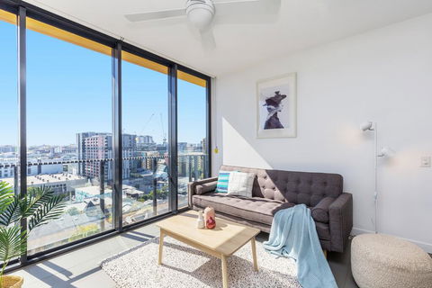 KOZYGURU FORTITUDE VALLEY AMAZING VIEW 2BED APT + FREE PARKING QFV010 - Accommodation Port Macquarie 0
