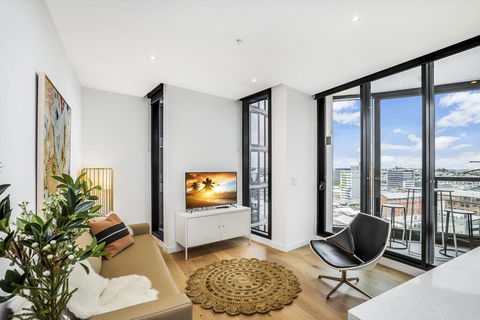 KOZYGURU FORTITUDE VALLEY DESIGNER GRADE 2 BED APT FREE PARKING QFV179-1401 - Accommodation Port Macquarie 3