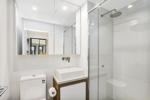 KOZYGURU FORTITUDE VALLEY DESIGNER GRADE 2 BED APT FREE PARKING QFV179-1401 - Accommodation Port Macquarie 2