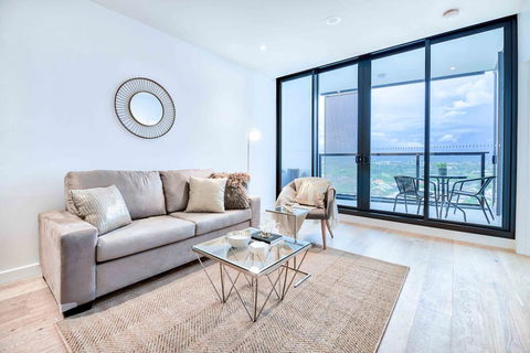 KOZYGURU FORTITUDE VALLEY HIGH LEVEL 2 BED APT + FREE PARKING QFV179-2612 - Accommodation Port Macquarie 0