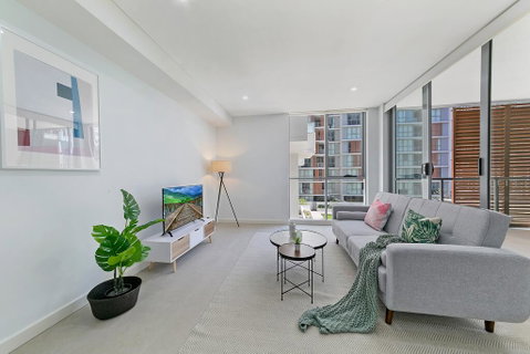 KOZYGURU MASCOT WALK TO STATION MODERN DESIGNER 2 BED APT FREE PARKING NMA260-312 - Accommodation Port Macquarie 0