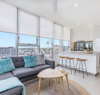 KOZYGURU NEWSTEAD DESIGNER 2 BED APT FREE PARKING POOL  GYM QNE088 - Accommodation Port Macquarie