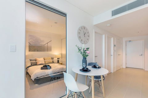 KOZYGURU SKYTOWER BRISBANE CBD 2 BED APT QBN222-1815 - Accommodation Port Macquarie 1