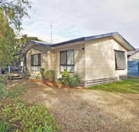 KYEEMA - FREE WIFI  NETFLIX - PET FRIENDLY OUTSIDE ONLY - Accommodation Port Macquarie