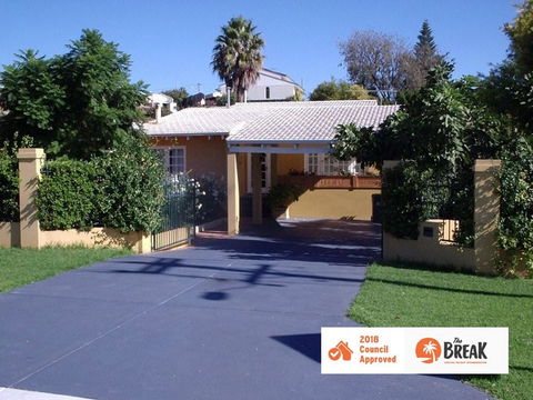 La Cote D Or - Mediterranean Cottage - Accommodation Port Macquarie 0
