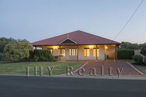 La Vita Bella - Accommodation Port Macquarie 0