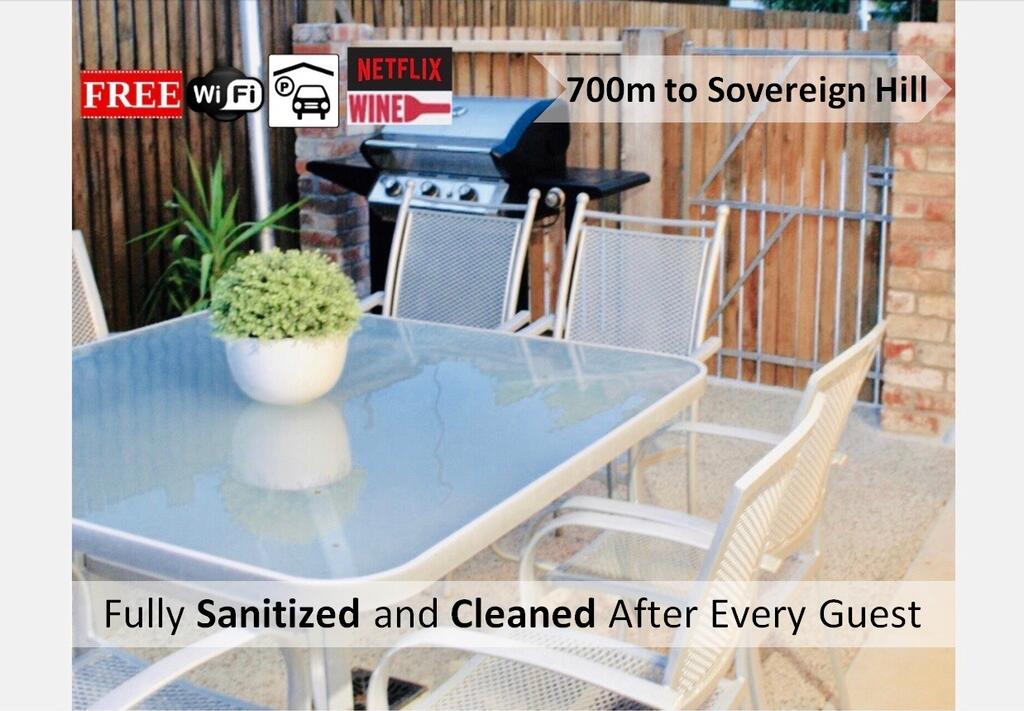 Canadian VIC Accommodation Port Macquarie