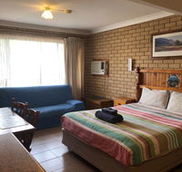 Lake Front Motel - Accommodation Port Macquarie