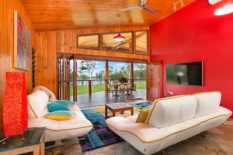 Lake Tinaroo Waterfrontage - Accommodation Port Macquarie 0