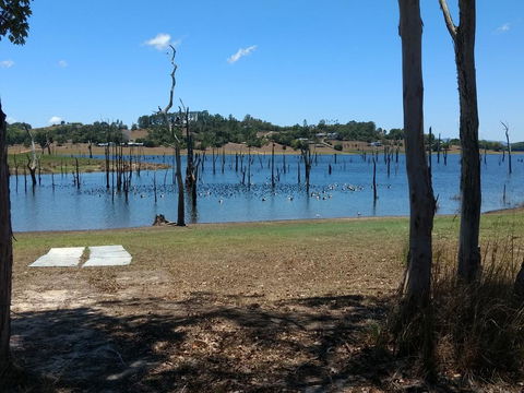 Lake Tinaroo Waterfrontage - Accommodation Port Macquarie 2
