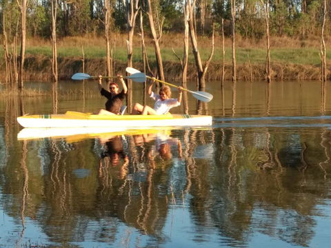 Lake Tinaroo Waterfrontage - Accommodation Port Macquarie 3