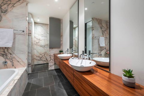 Lake Views, Central CBD Location//FREE WIFI+NETFLIX - Accommodation Port Macquarie 3