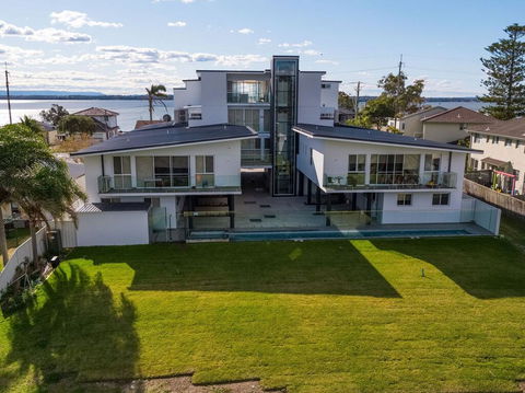 Lakes Resort - Accommodation Port Macquarie 0