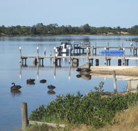 Lakes Waterfront Motel and Cottages with King Beds - Accommodation Port Macquarie