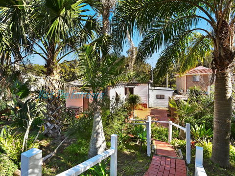 Lakeside House & Cabin - Accommodation Port Macquarie 2