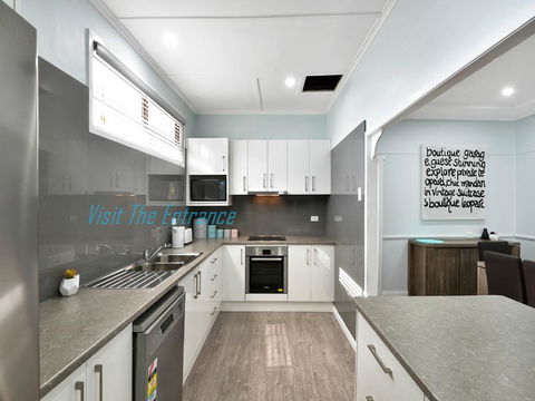 Lakeside House & Cabin - Accommodation Port Macquarie 0