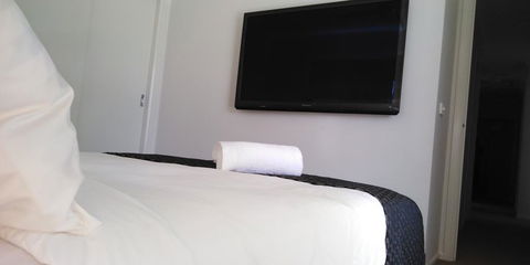 Lakeside Retreat & Business - Accommodation Port Macquarie 1