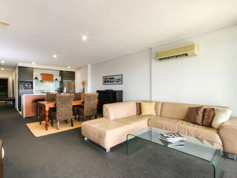 Large 3 Bedroom Apartment With River Views Near The Stadium - Accommodation Port Macquarie 0