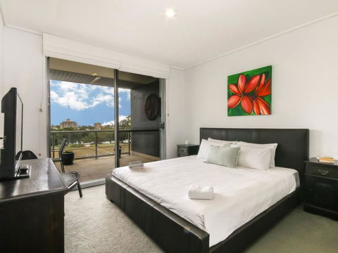 Large 3 Bedroom Apartment With River Views Near The Stadium - Accommodation Port Macquarie 2